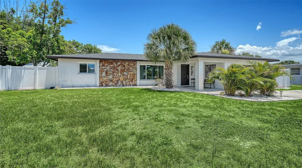 1302 MANGO AVENUE Venice, FL 34285