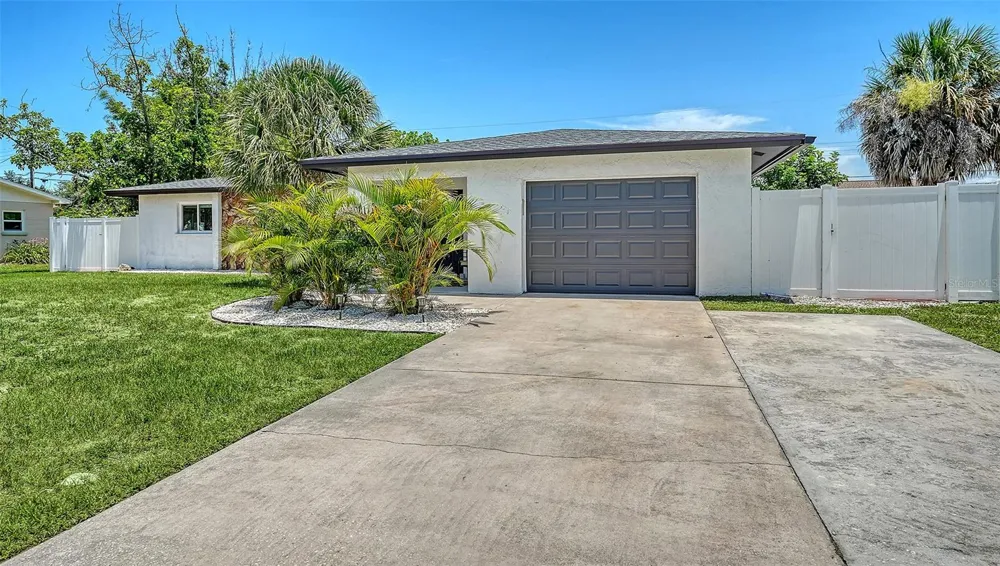 1302 MANGO AVENUE Venice, FL 34285