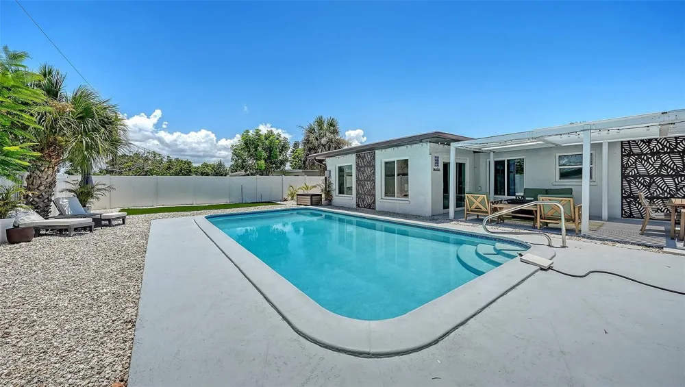 1302 MANGO AVENUE Venice, FL 34285