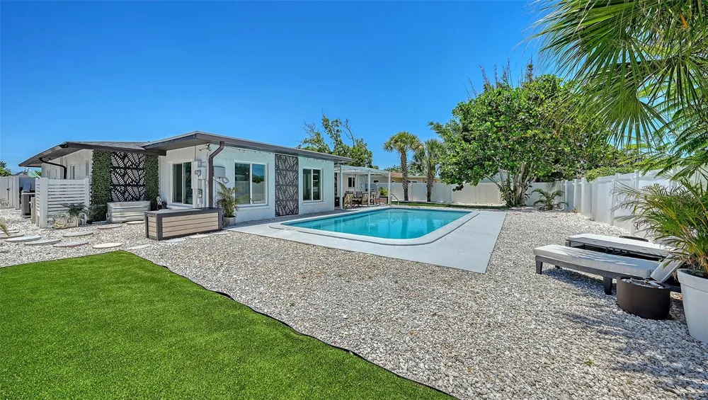 1302 MANGO AVENUE Venice, FL 34285