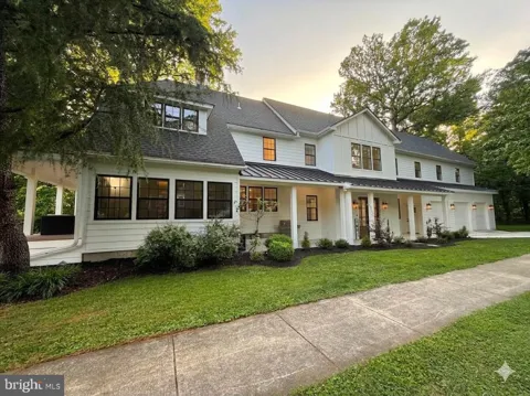 101 W OAK AVENUE
