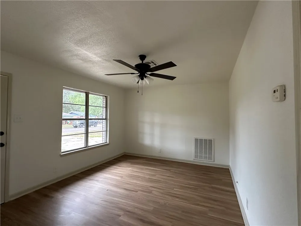 129 Janin Portland, TX 78374