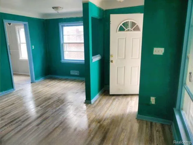 26474 Somerset Drive Inkster City, MI 48141