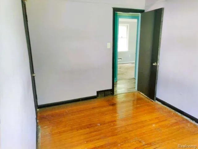 26474 Somerset Drive Inkster City, MI 48141