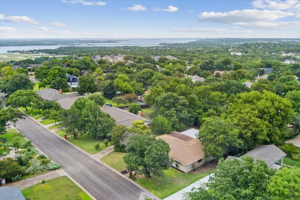 849 Arlington Drive Woodway, TX 76712