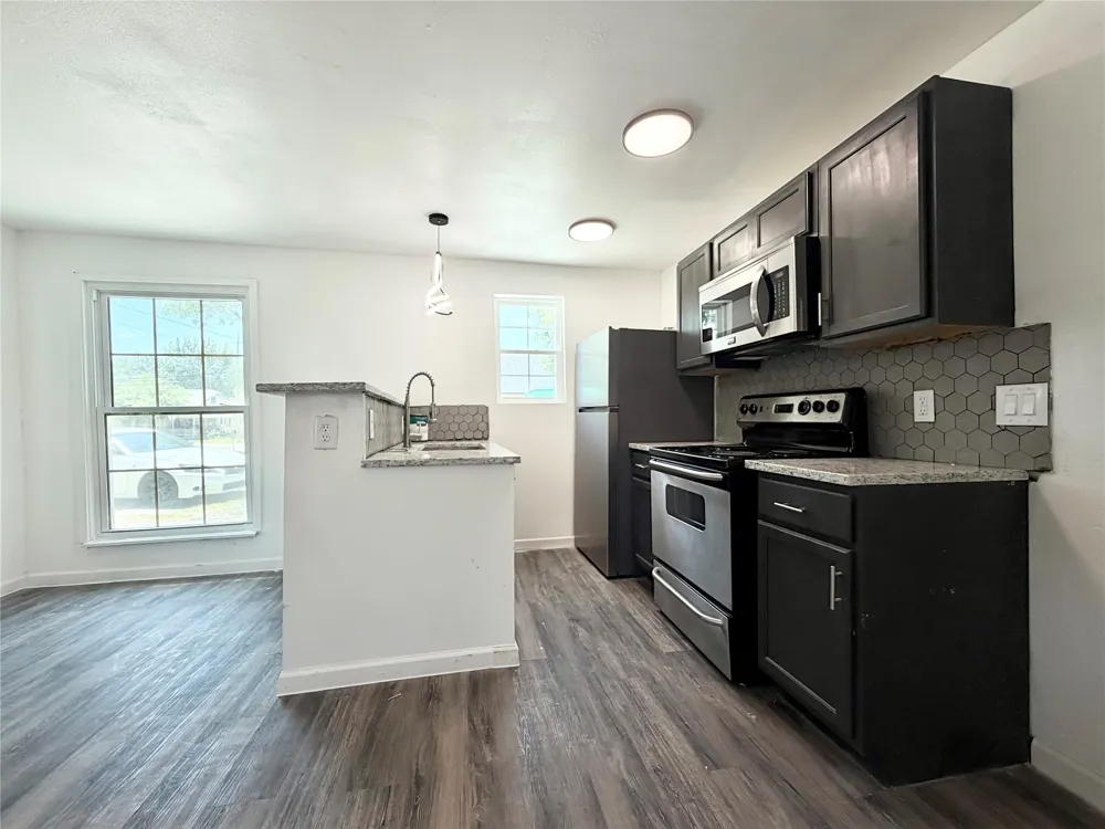 211 S Mabel Street Ferris, TX 75125