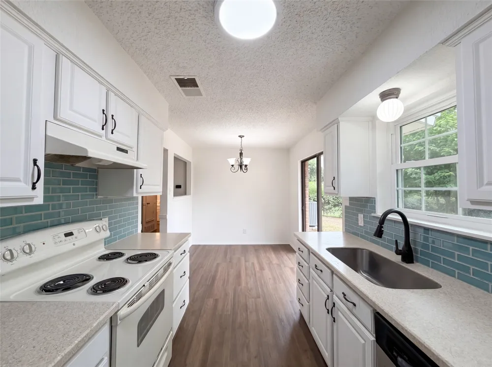 512 Lake Crest Parkway Azle, TX 76020