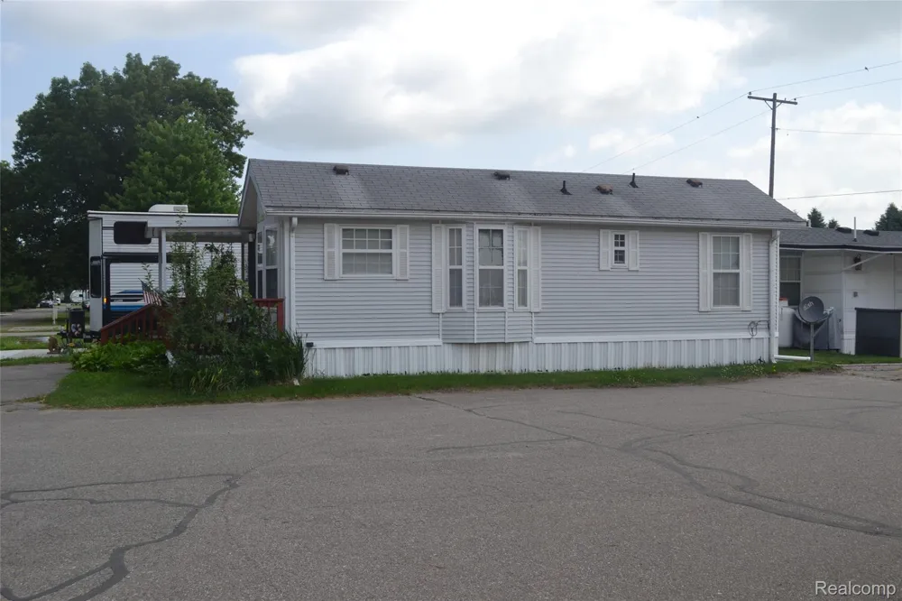 1140 S Ortonville Rd Unit 98 Road Brandon Charter Township, MI 48462