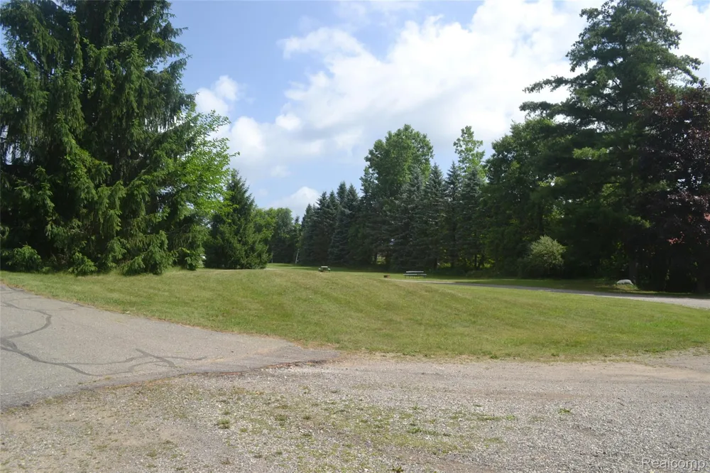 1140 S Ortonville Rd Unit 98 Road Brandon Charter Township, MI 48462