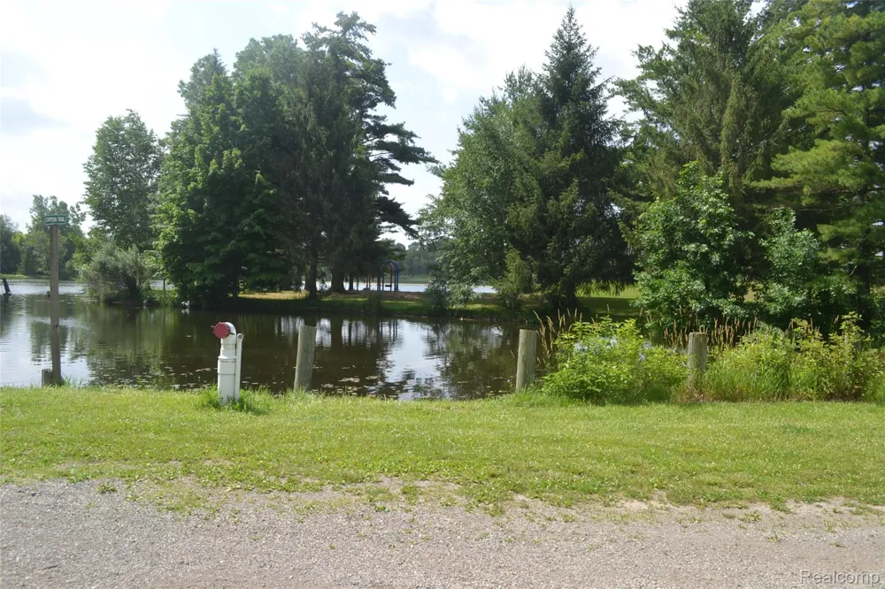 1140 S Ortonville Rd Unit 98 Road Brandon Charter Township, MI 48462