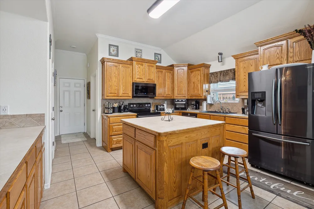 568 Willowview Drive Saginaw, TX 76179