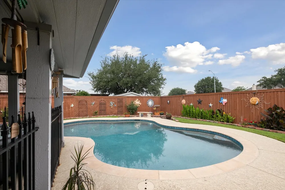 568 Willowview Drive Saginaw, TX 76179