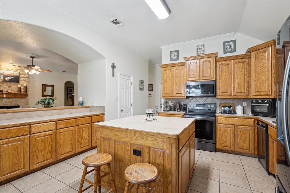 568 Willowview Drive Saginaw, TX 76179