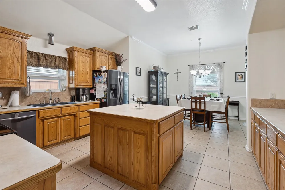 568 Willowview Drive Saginaw, TX 76179