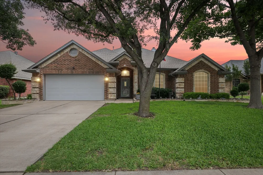 568 Willowview Drive Saginaw, TX 76179