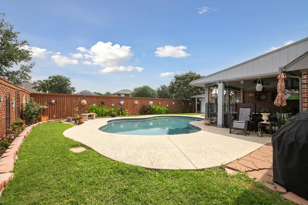 568 Willowview Drive Saginaw, TX 76179