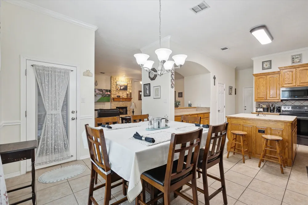 568 Willowview Drive Saginaw, TX 76179