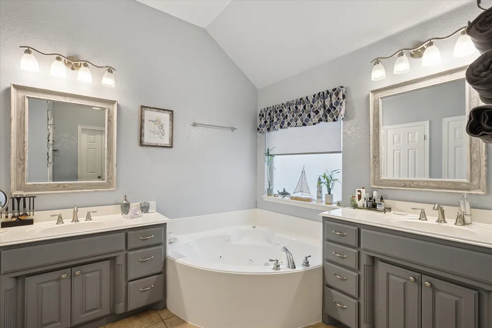 568 Willowview Drive Saginaw, TX 76179