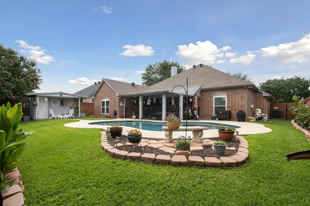 568 Willowview Drive Saginaw, TX 76179
