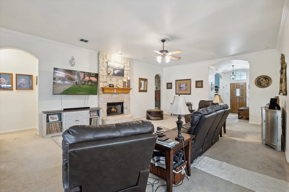 568 Willowview Drive Saginaw, TX 76179