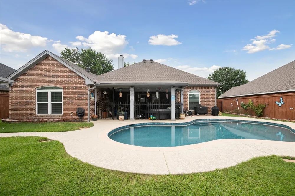 568 Willowview Drive Saginaw, TX 76179