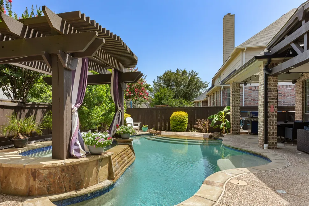 8160 Holliday Road Lantana, TX 76226