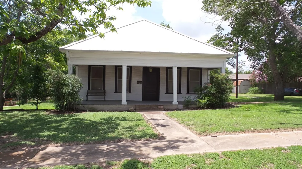 400 S Main Street Caldwell, TX 77836