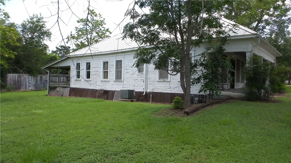 400 S Main Street Caldwell, TX 77836