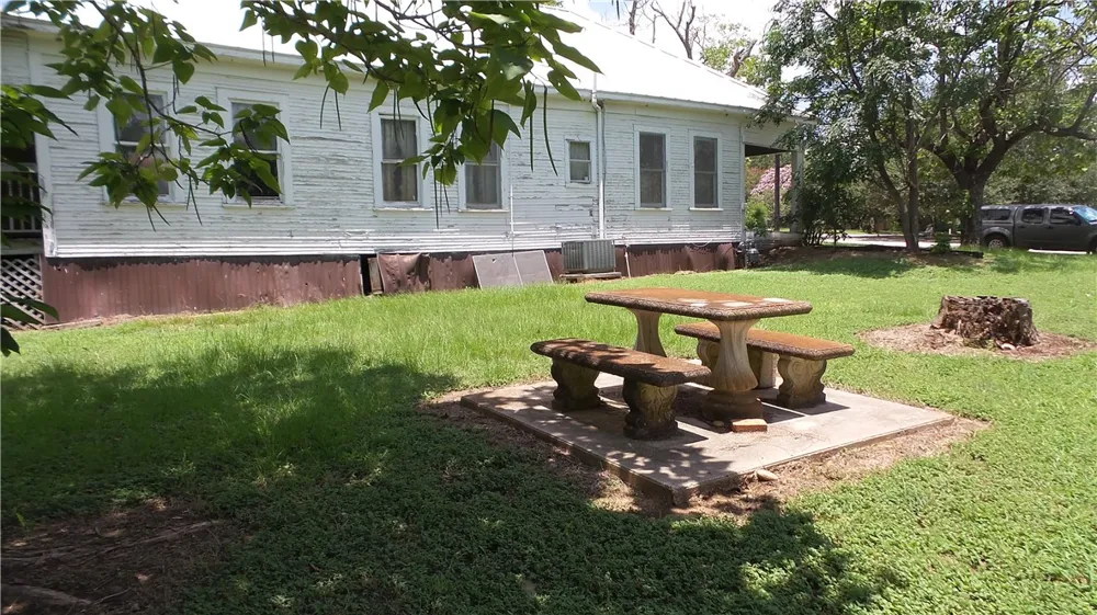 400 S Main Street Caldwell, TX 77836