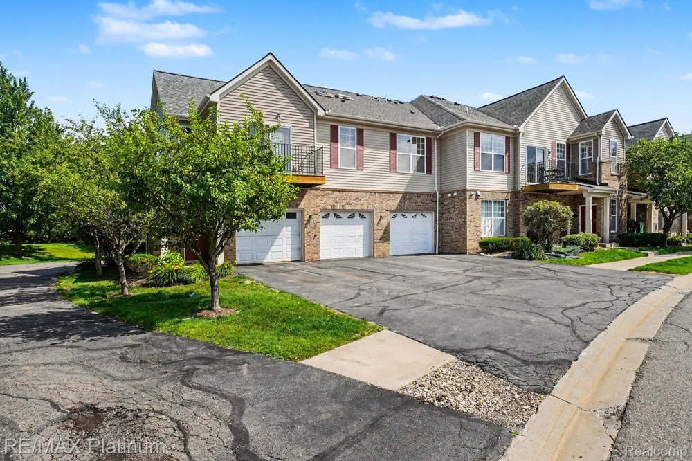 10217 CROSSVIEW TRAIL Hartland Township, MI 48855
