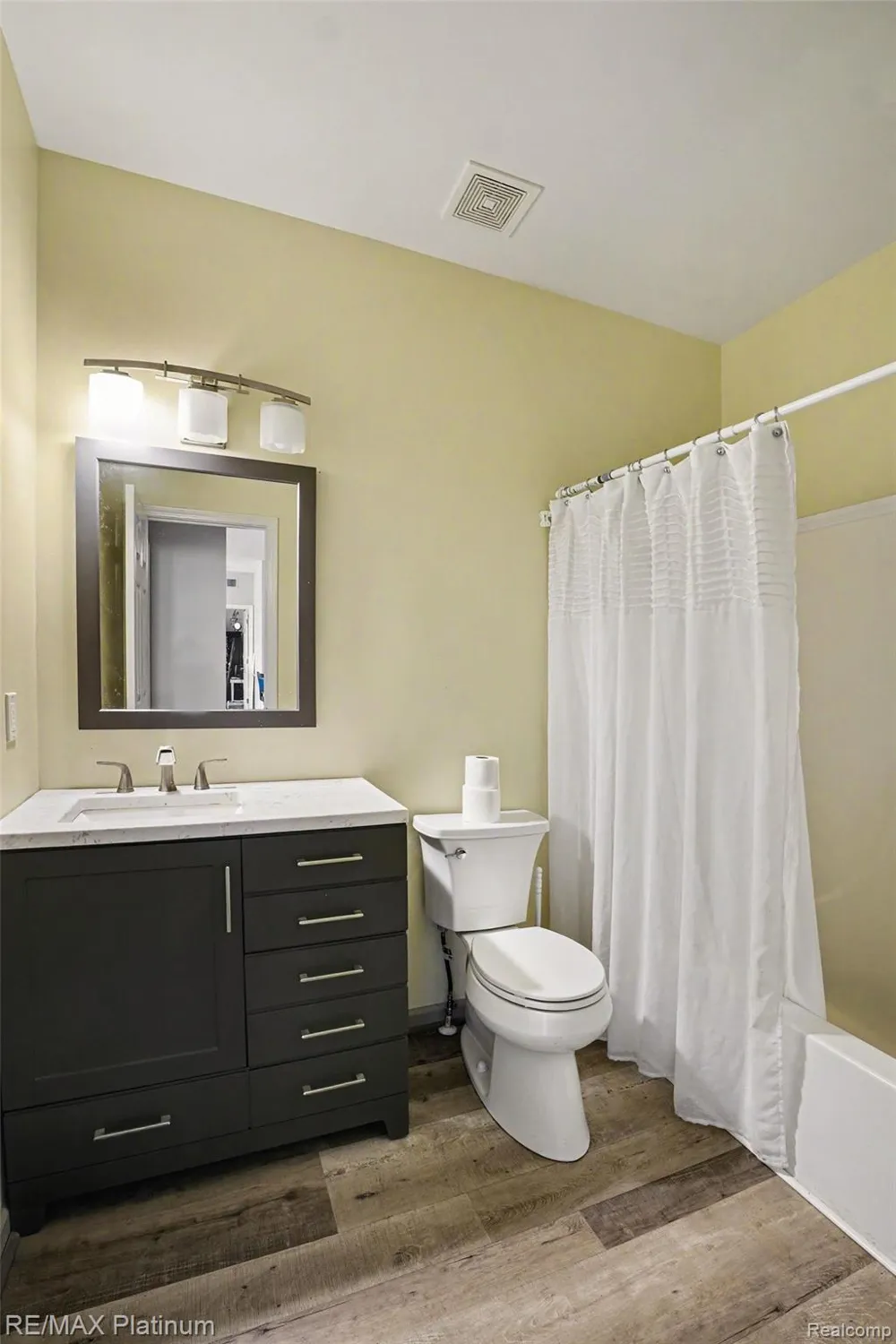 10217 CROSSVIEW TRAIL Hartland Township, MI 48855
