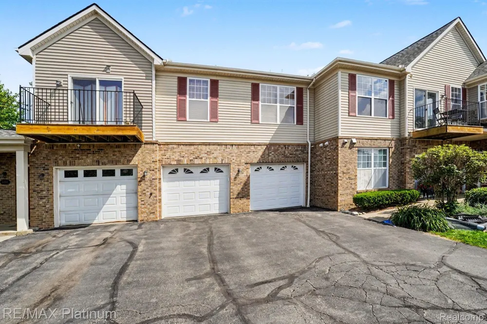 10217 CROSSVIEW TRAIL Hartland Township, MI 48855