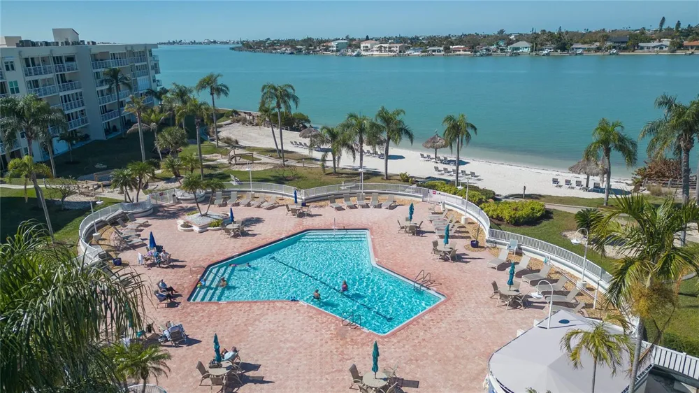 6080 BAHIA DEL MAR CIRCLE #113 St Petersburg, FL 33715