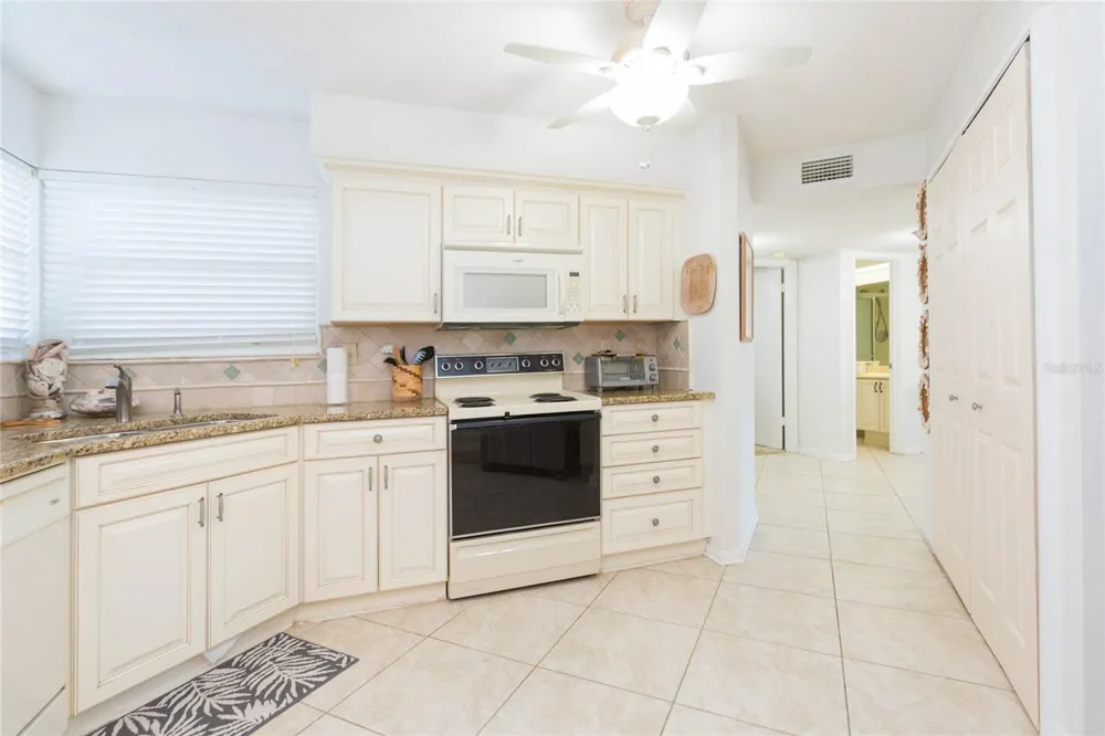 6080 BAHIA DEL MAR CIRCLE #113 St Petersburg, FL 33715