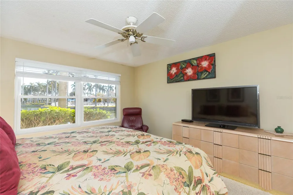 6080 BAHIA DEL MAR CIRCLE #113 St Petersburg, FL 33715