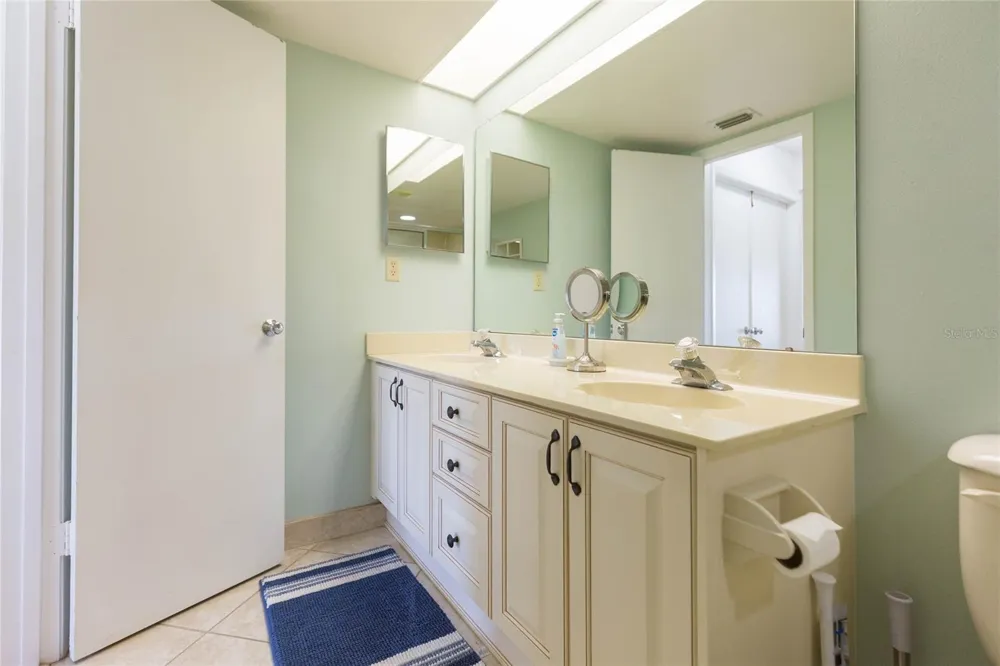 6080 BAHIA DEL MAR CIRCLE #113 St Petersburg, FL 33715