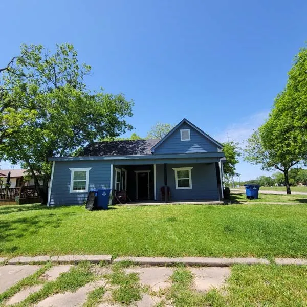 801 NW Main Street Ennis, TX 75119