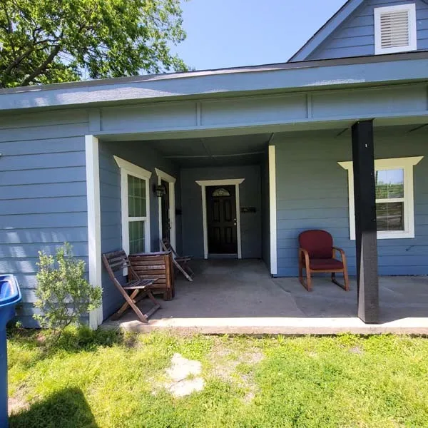 801 NW Main Street Ennis, TX 75119