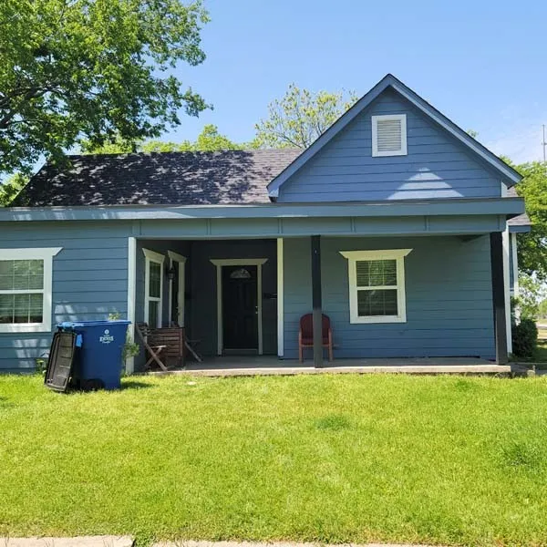 801 NW Main Street Ennis, TX 75119