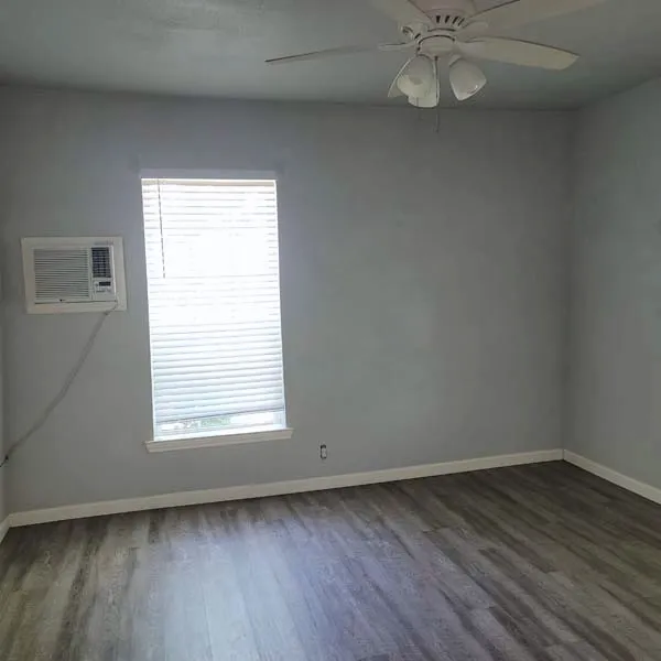 801 NW Main Street Ennis, TX 75119