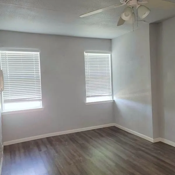 801 NW Main Street Ennis, TX 75119