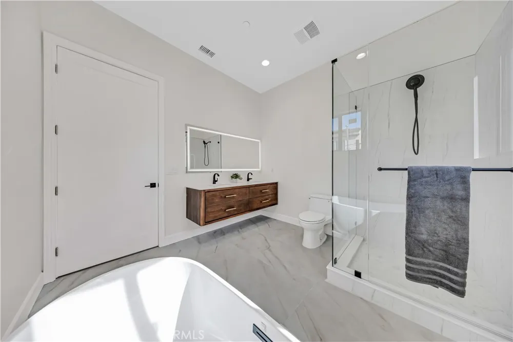 7156 Mooney Rosemead, CA 91770