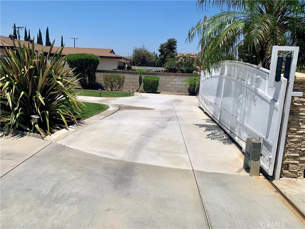 4751 Howard Montclair, CA 91763