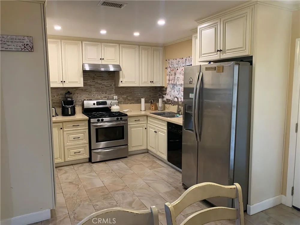 4751 Howard Montclair, CA 91763