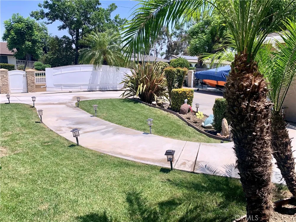 4751 Howard Montclair, CA 91763