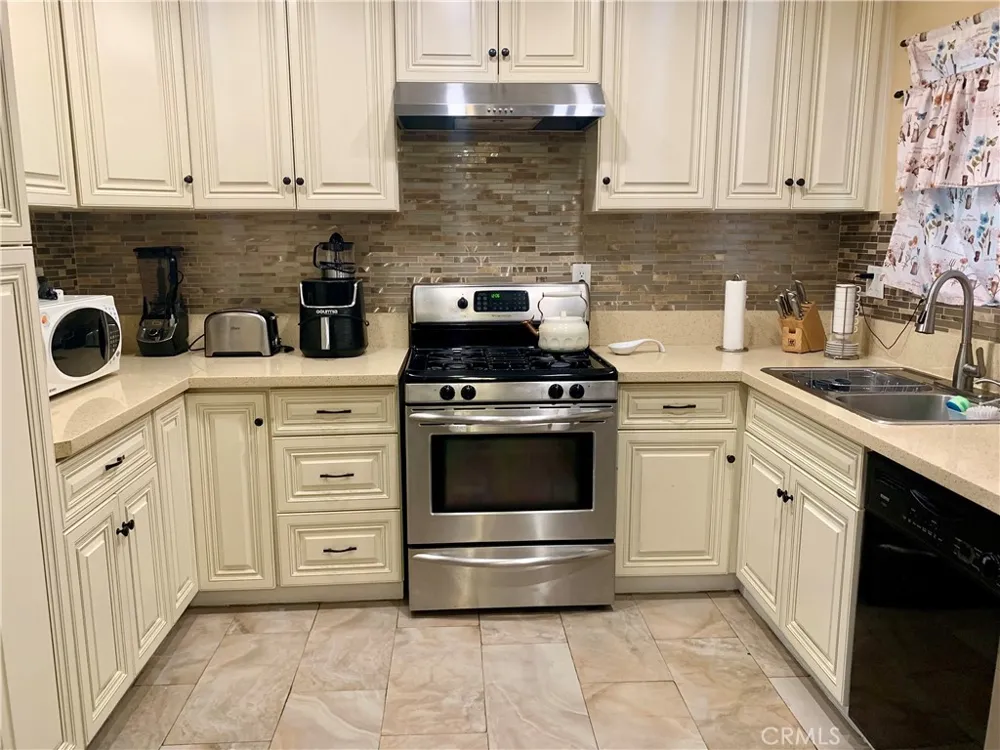 4751 Howard Montclair, CA 91763