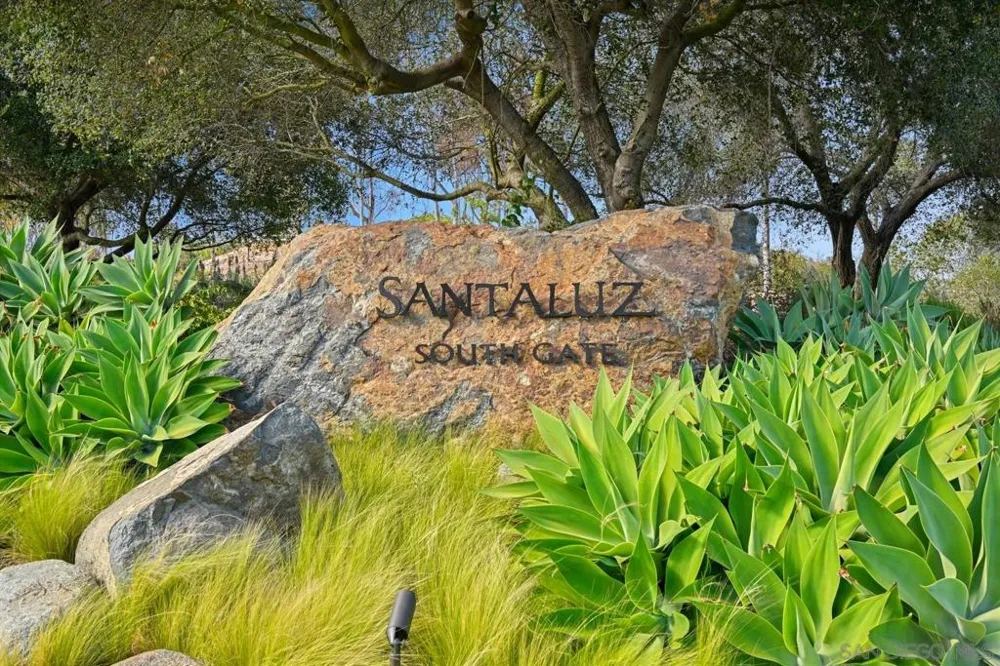 7936 Entrada De Luz W San Diego, CA 92127