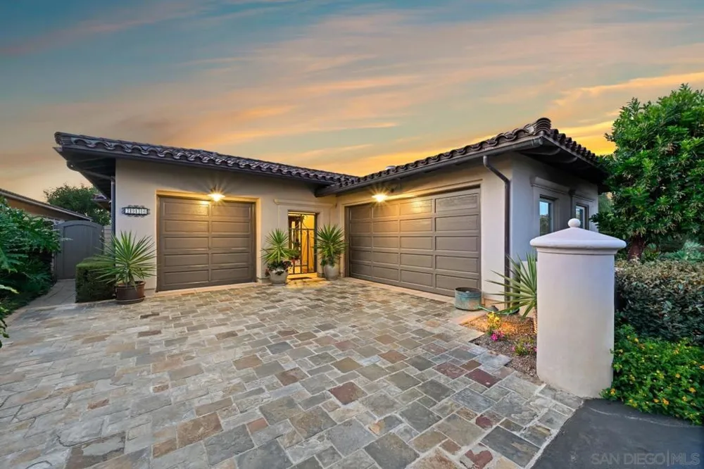 7936 Entrada De Luz W San Diego, CA 92127