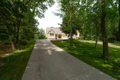7021 Lakewood Drive