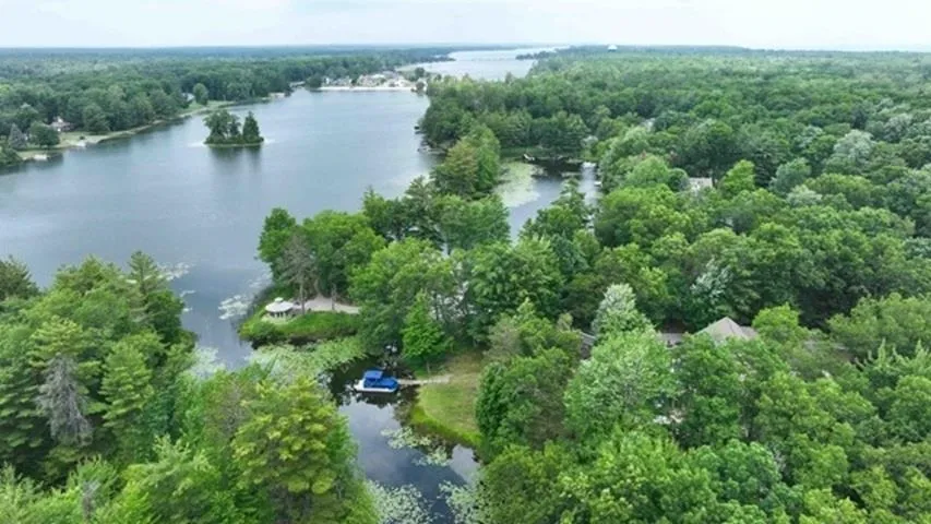 7021 Lakewood Drive Oscoda Charter Township, MI 48750